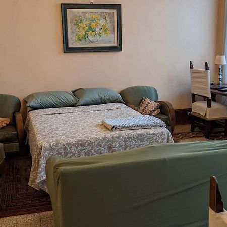 Double Bedroom In Beautiful 30'S Style Apartment Florenz Exterior foto