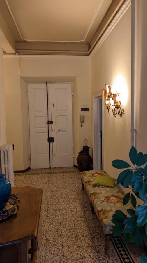 Double Bedroom In Beautiful 30'S Style Apartment Florenz Exterior foto